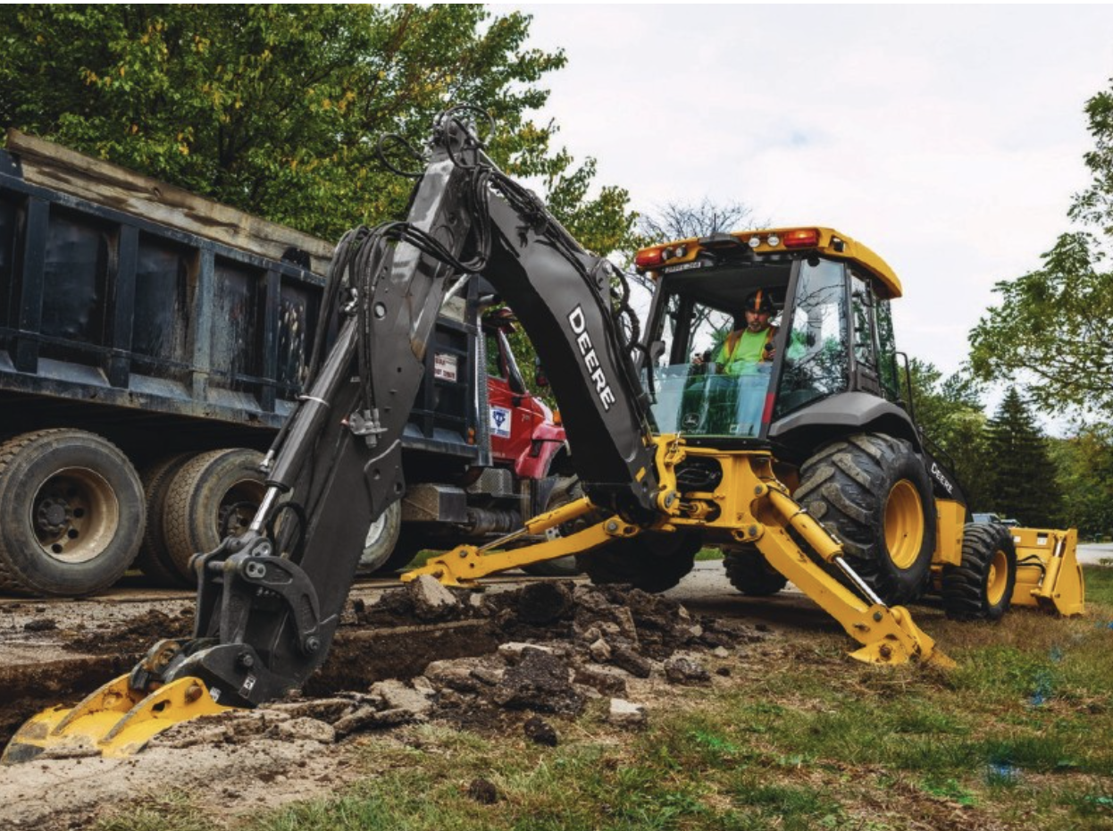 John Deere готовит новое поколение экскаваторов-погрузчиков