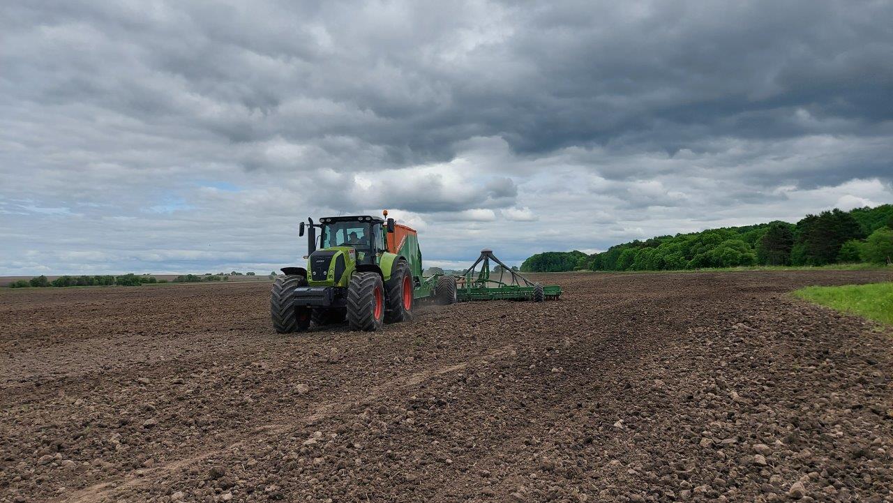 CLAAS: ОФИЦИАЛЬНЫЙ ДИЛЕР В ПРИМОРСКОМ КРАЕ ПОДДЕРЖАЛ ЭКСПЕРИМЕНТАЛЬНЫЙ ПРОЕКТ ПО ВОЗДЕЛЫВАНИЮ РАПСА