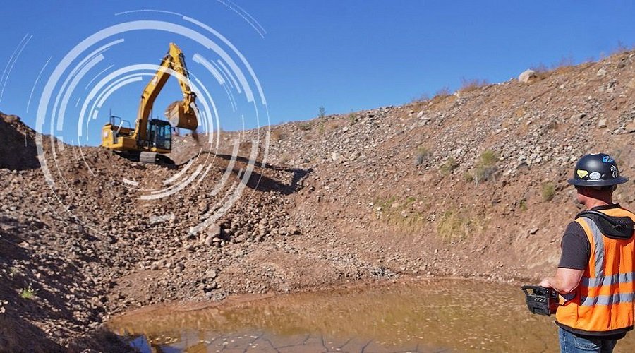 Caterpillar добавляет в линейку экскаваторов систему дистанционного управления   