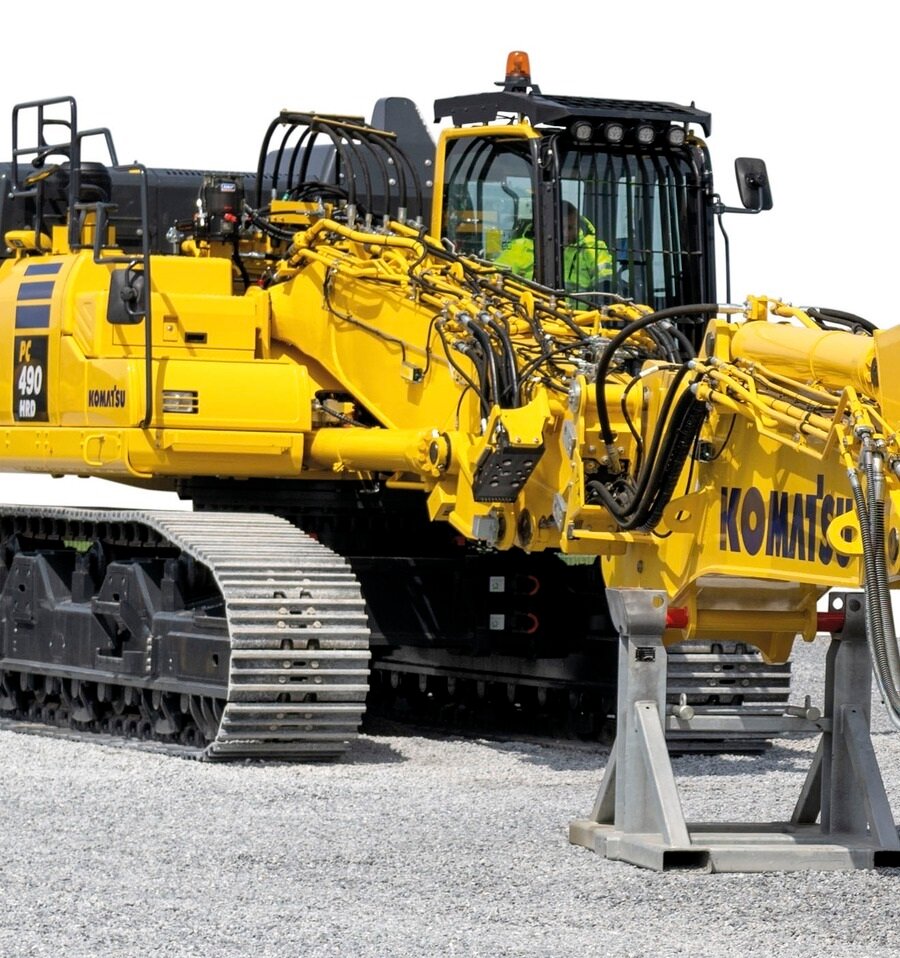 Komatsu вводит новую систему смены стрелы для большей эффективности и универсальности демонтажных экскаваторов  