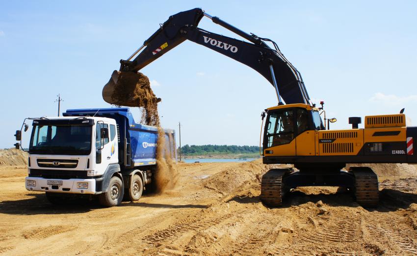 Самосвал Daewoo CR7DS 8x4 успешно прошел испытания на песчано-гравийном карьере