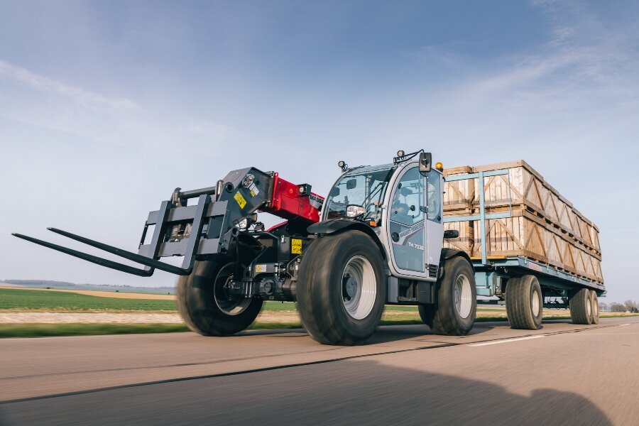 MASSEY FERGUSON ВЫПУСТИЛ НОВУЮ ЛИНЕЙКУ ТЕЛЕСКОПИЧЕСКИХ ПОГРУЗЧИКОВ MF TH