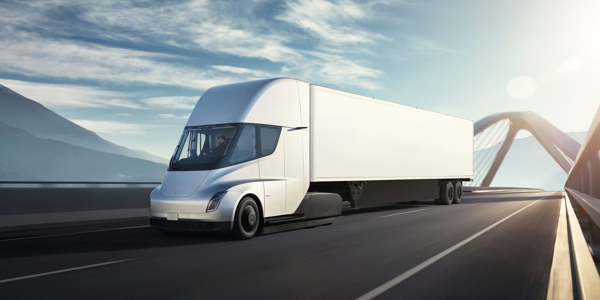 Tesla готова к серийному производству грузовиков Semi