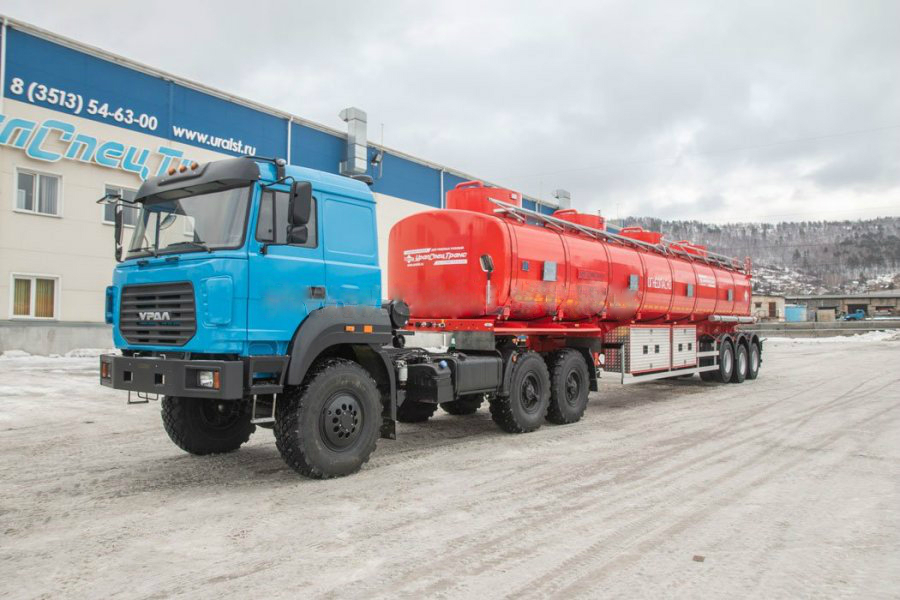 Завод «УралСпецТранс» изготовил самый большой в каталоге полуприцеп-бензовоз
