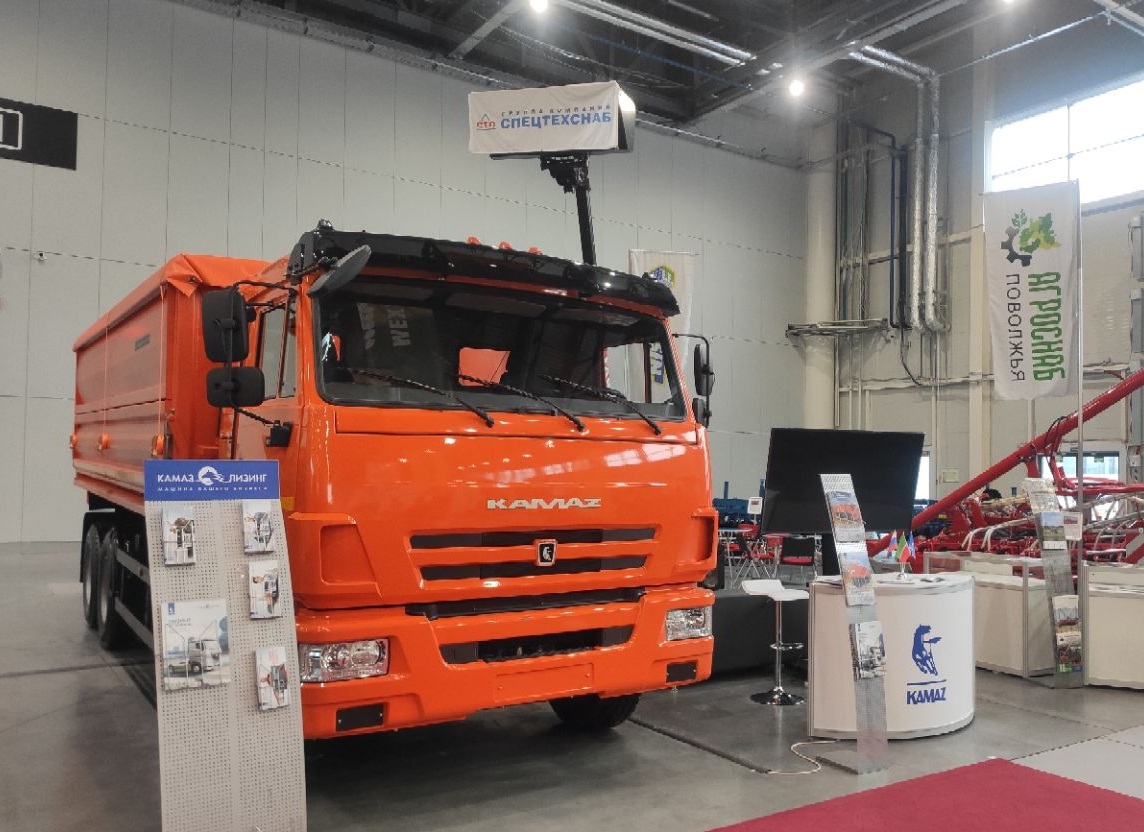 Представлен универсальный самосвал с трехсторонней разгрузкой КАМАЗ-68901Е