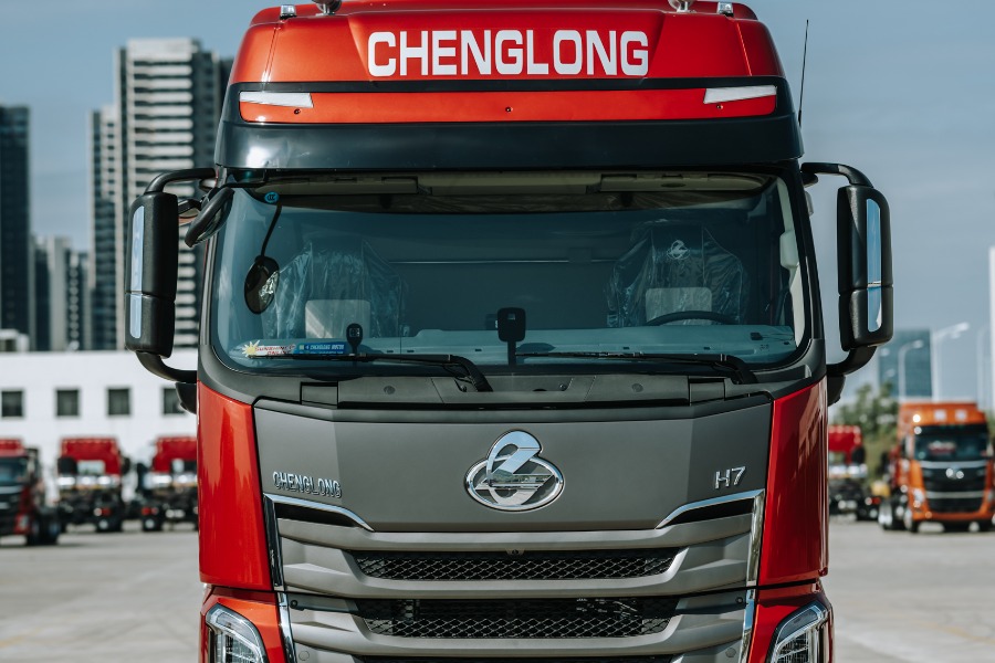 Первая поставка тягачей Chenglong H7 в Россию