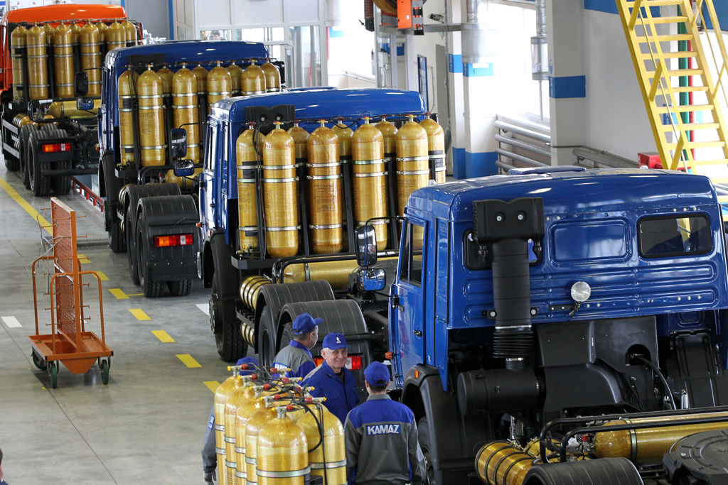 О ЖКХ Москвы позаботятся КАМАЗы на газе