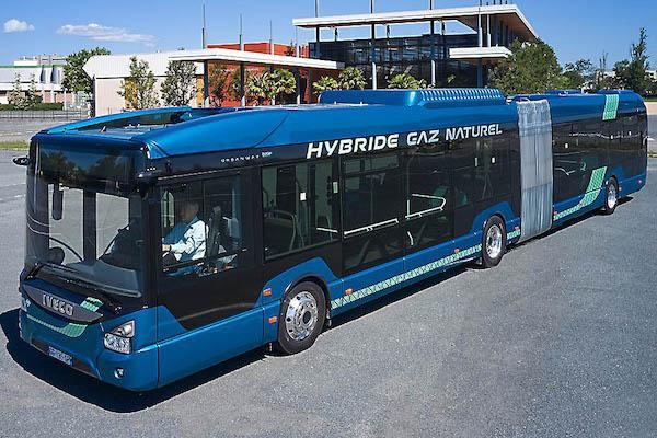 Iveco Bus представляет сочлененную версию Urbanway Hybrid CNG  