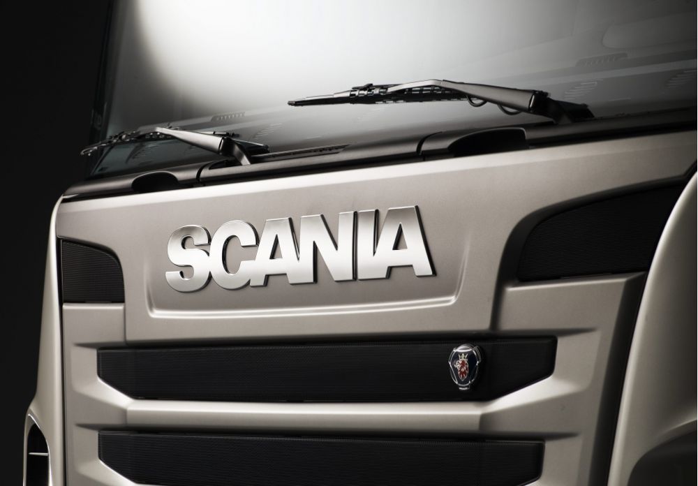 Scania показала мусоровозы на сжиженном природном газе с коробкой-автоматом