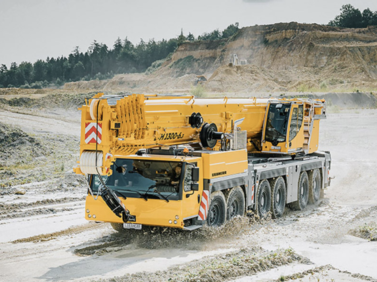 Новый кран от Liebherr: 300 тонн и 90 метров