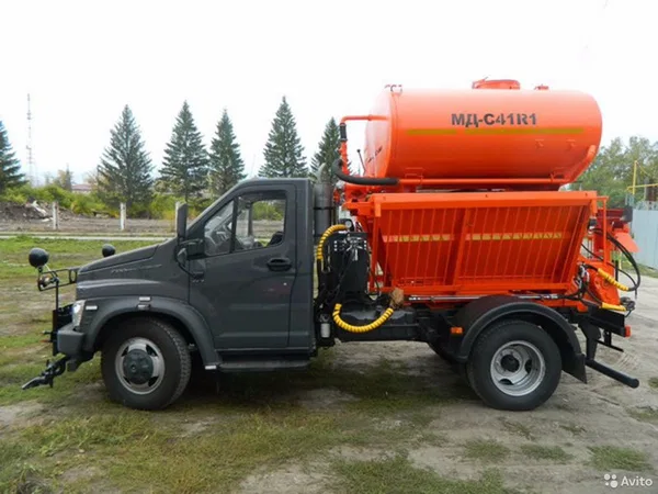 Комбинированная дорожная машина МД-C41R1 на шасси ГАЗ ГАЗон Next (C41R13)