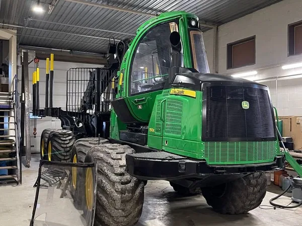 Форвардер John Deere 1510E
