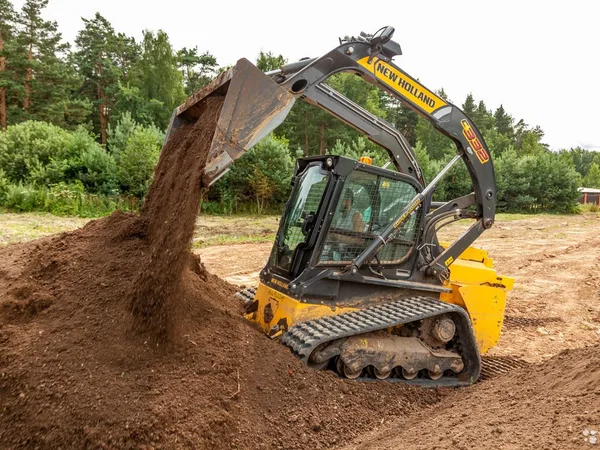 Гусеничный мини-погрузчик New Holland C332
