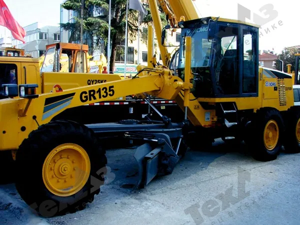 Автогрейдер XCMG GR135