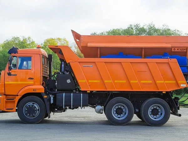 Комбинированная дорожная машина МД-651 на самосвале КамАЗ 65115
