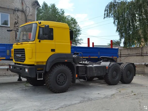 Седельный тягач Урал 63704