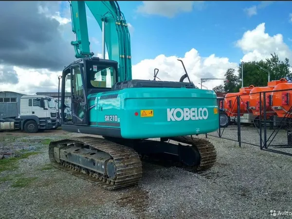 Гусеничный экскаватор Kobelco SK210LC-10