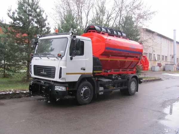 Комбинированная дорожная машина Коммаш-Мценск КО-806-20 на шасси МАЗ-534025