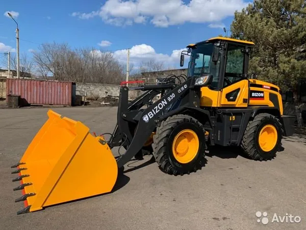 Фронтальный погрузчик BIZON 930