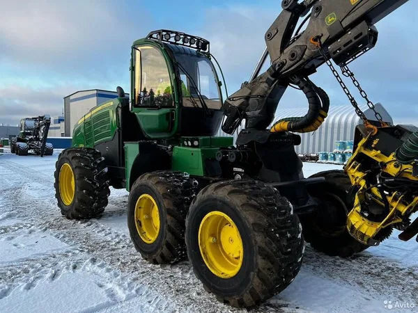 Колесный харвестер John Deere 1270G