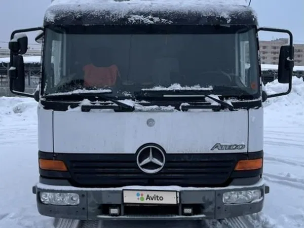 Автомобиль для киноиндустрии Mercedes-Benz Zetros (гримерка)