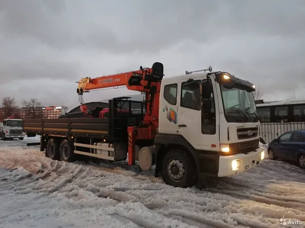 Бортовой грузовик с КМУ Daewoo Novus