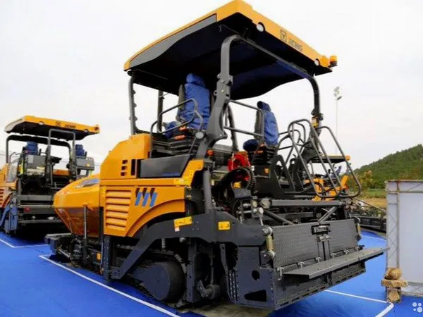 Асфальтоукладчик XCMG RP953