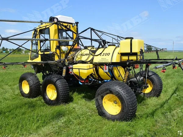 Самоходный опрыскиватель Рубин-1200