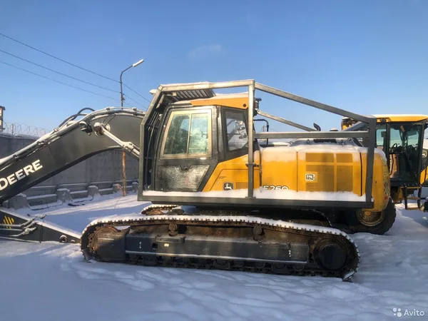 Гусеничный харвестер John Deere E260LC с головкой Waratah H290