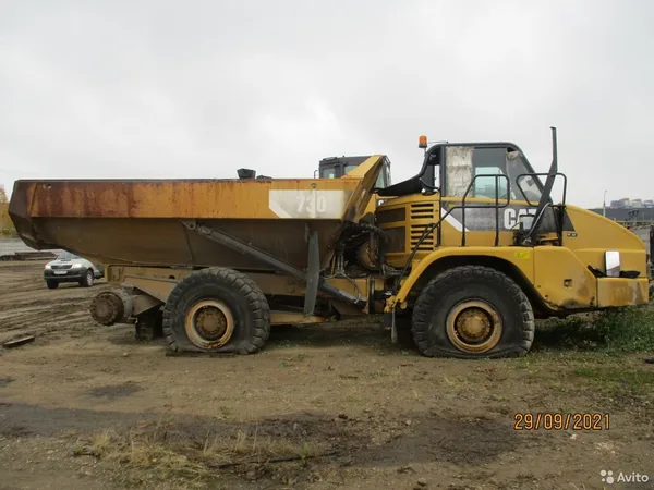 Сочлененный самосвал Caterpillar 730