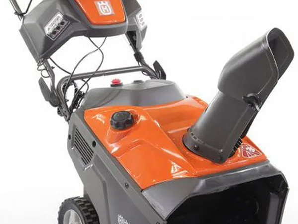 Ручной снегоуборщик Husqvarna ST 151