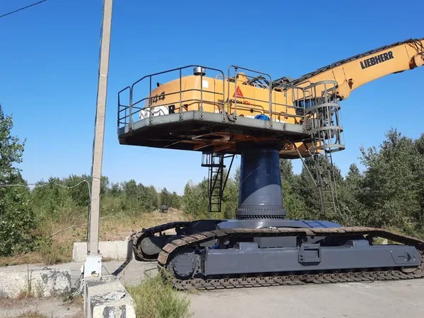 Гусеничный перегружатель Liebherr R944
