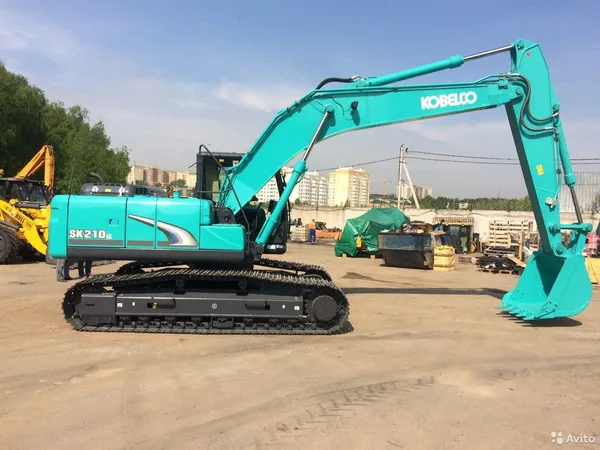 Гусеничный экскаватор Kobelco SK210LC-10