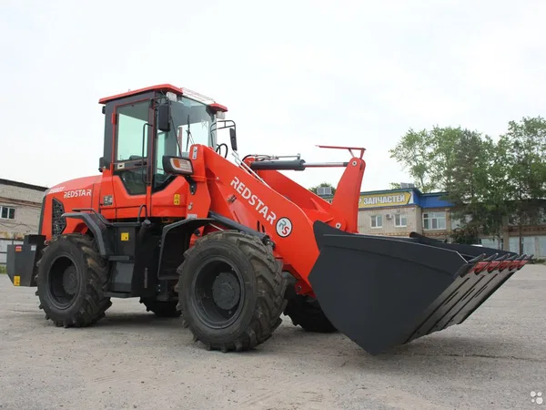 Фронтальный погрузчик RedStar 2500GT