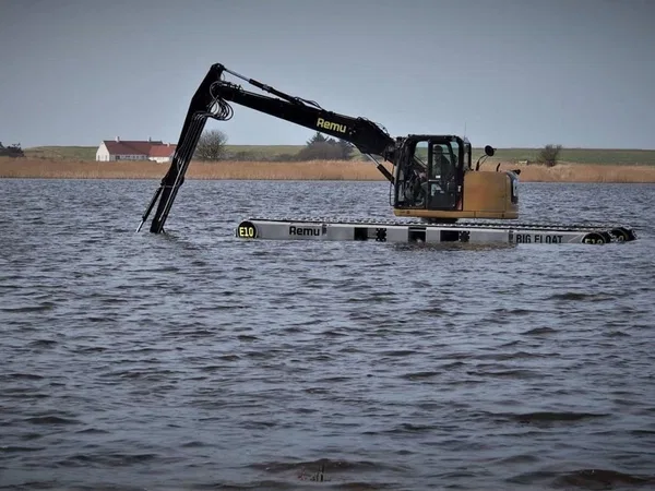 Экскаватор-амфибия Big Float E10