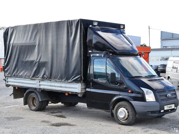 Тентованный автомобиль Ford Transit