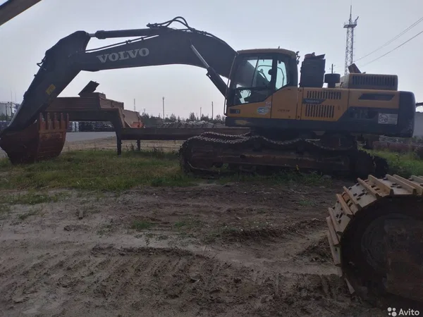 Гусеничный экскаватор Volvo EC380DL