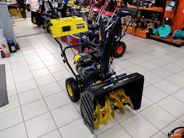Ручной снегоуборщик Huter SGC 5500X