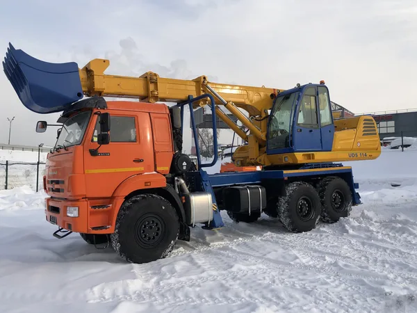 Экскаватор-планировщик UDS 114 на шасси КамАЗ-43118