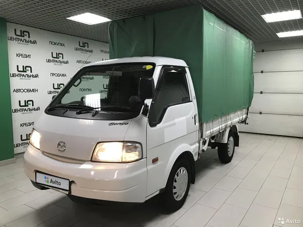 Тентованный автомобиль Mazda Bongo