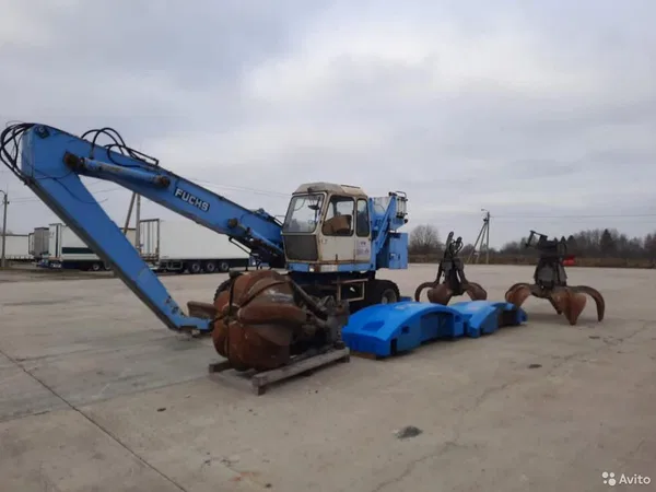 Колесный перегружатель FUCHS MHL320