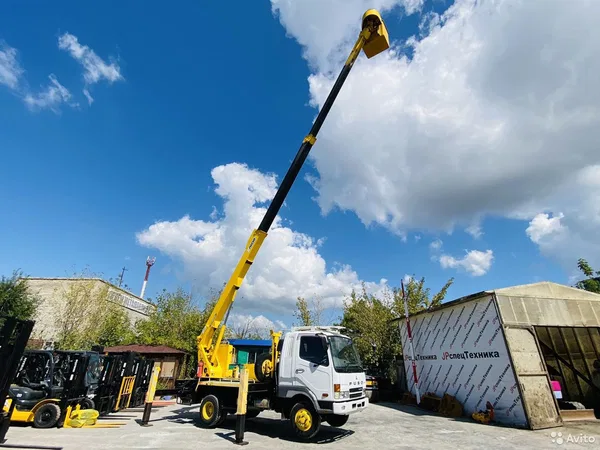 Автовышка Mitsubishi Fuso с АГП Aichi 18 метров