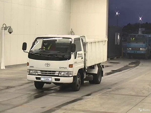 Самосвал Toyota Dyna