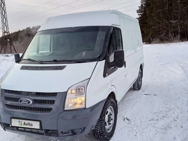 Цельнометаллический фургон Ford Transit
