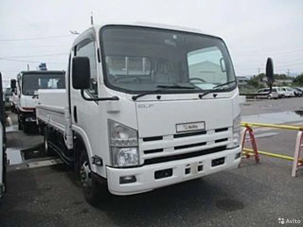Бортовой автомобиль Isuzu ELF
