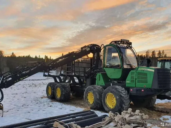 Форвардер John Deere 1110E