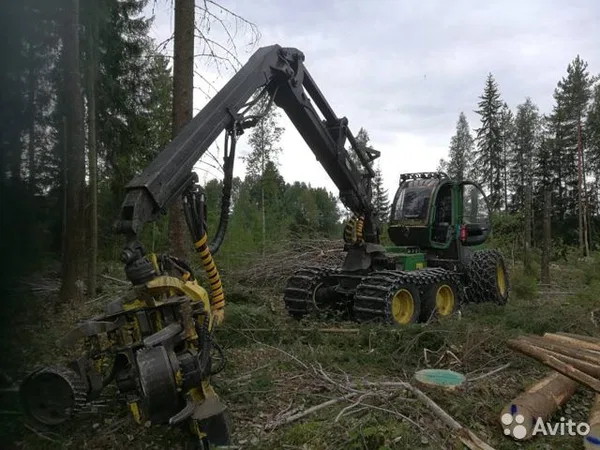 Колесный харвестер John Deere 1270E