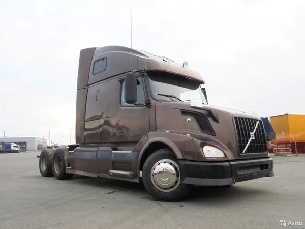 Седельный тягач Volvo VNL