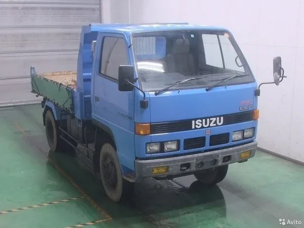 Бортовой автомобиль Isuzu ELF