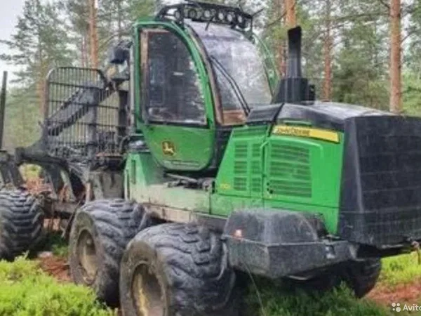 Форвардер John Deere 1110G